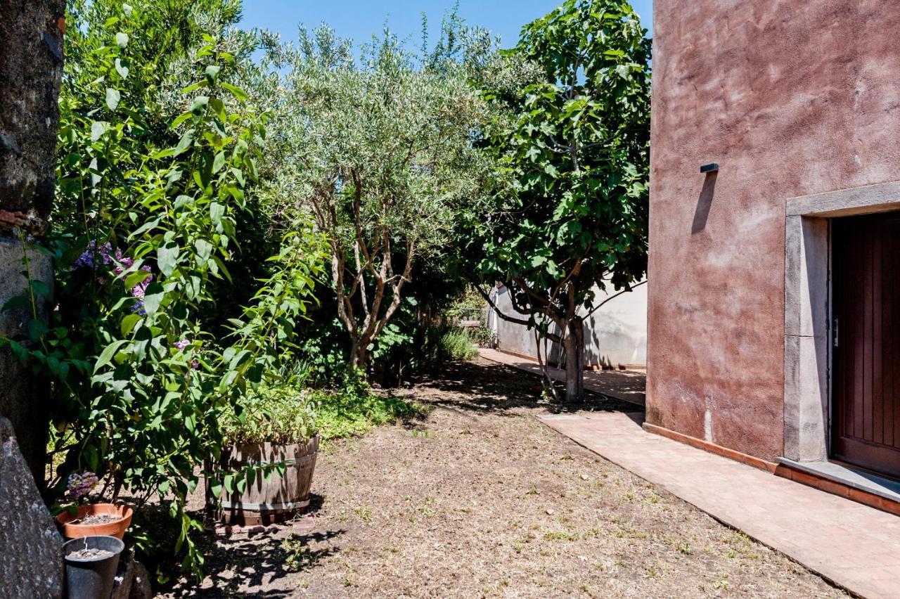 Gli Iris Apartments By Wonderful Italy Linguaglossa Exterior photo